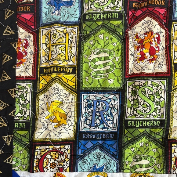 Charming Harry Potter Handmade Quilt with House Crest - Picture 3 of 10
